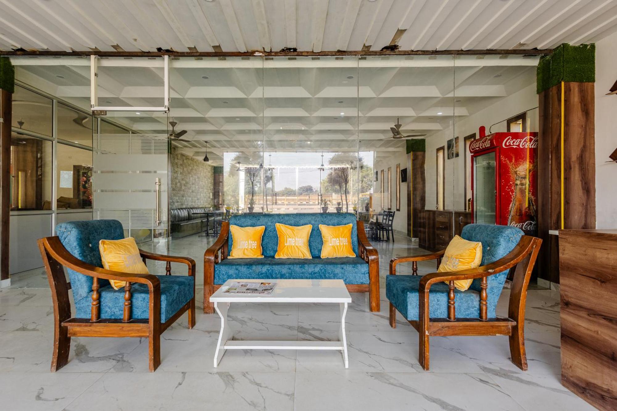 Lime Tree Hotel And Banquet Vrindāvan Exteriér fotografie