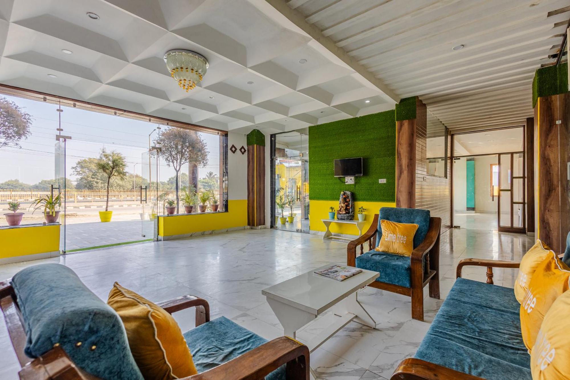 Lime Tree Hotel And Banquet Vrindāvan Exteriér fotografie