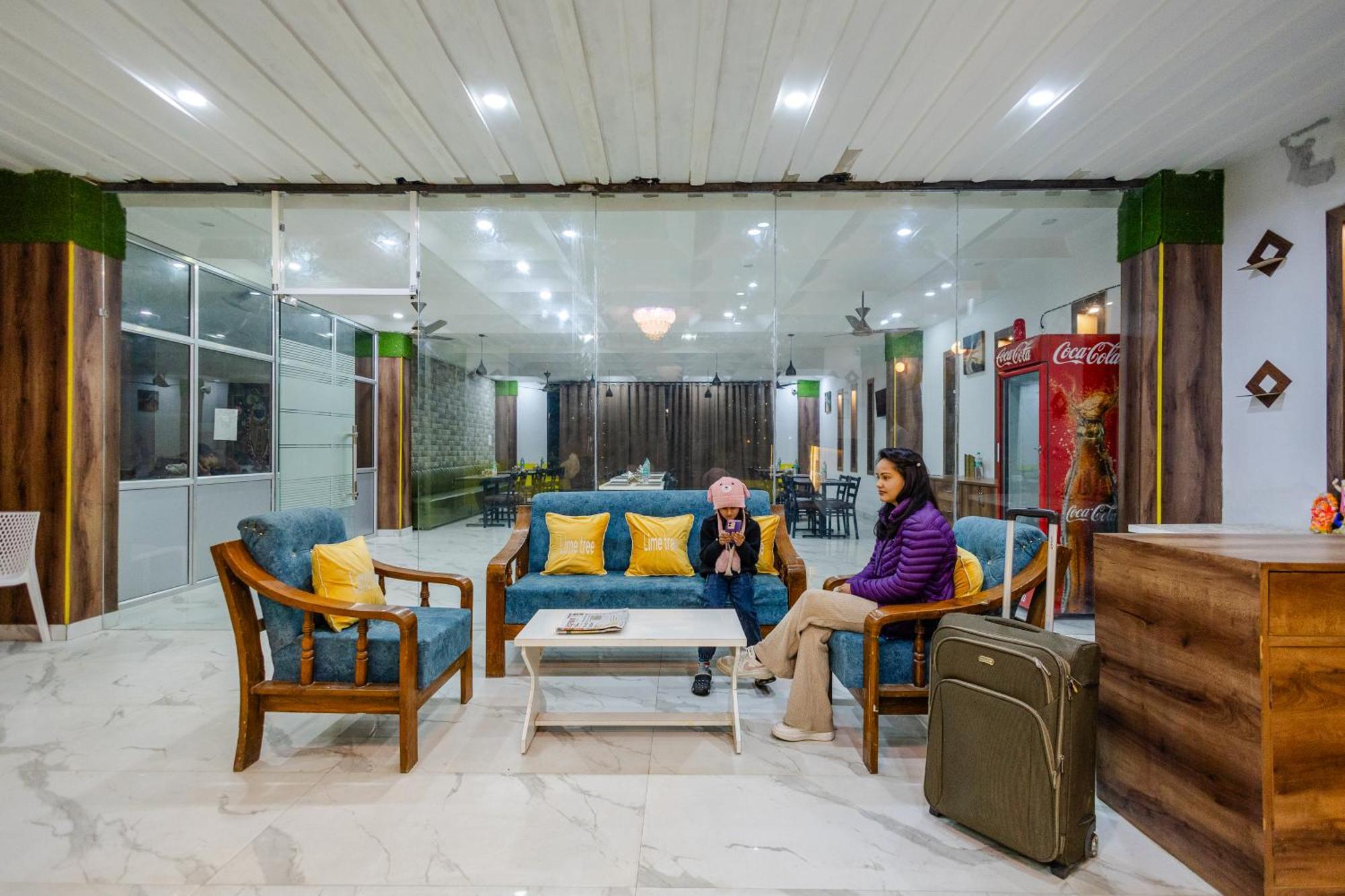 Lime Tree Hotel And Banquet Vrindāvan Exteriér fotografie