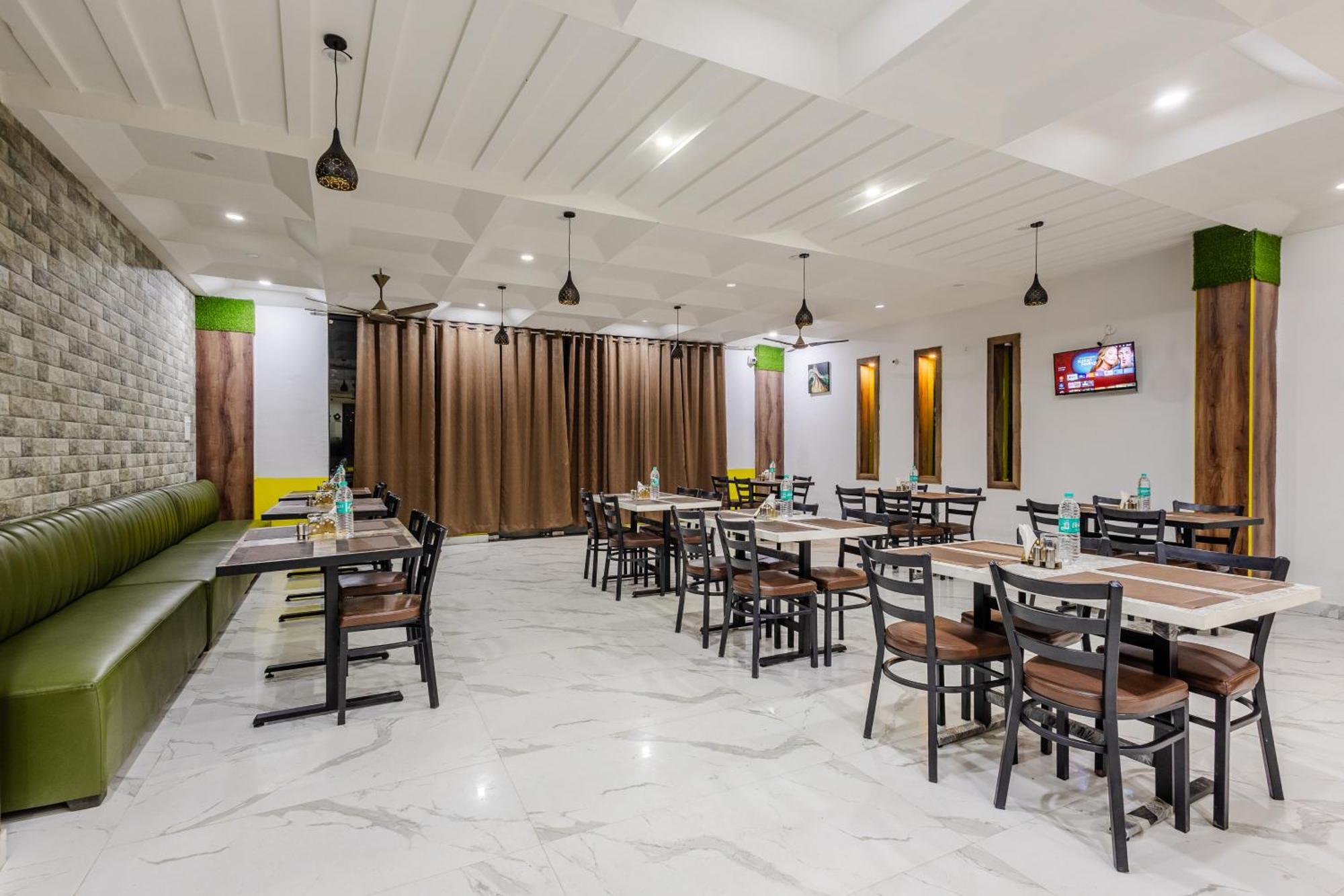 Lime Tree Hotel And Banquet Vrindāvan Exteriér fotografie