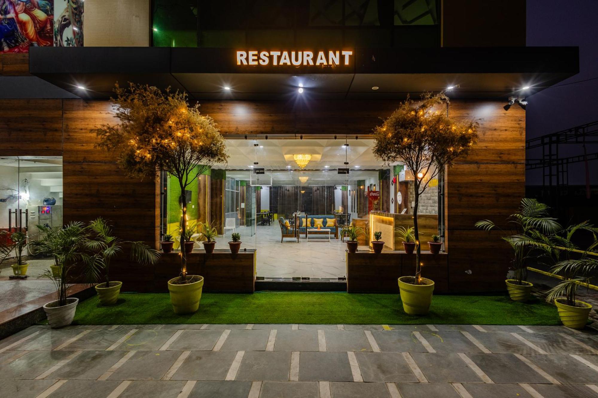 Lime Tree Hotel And Banquet Vrindāvan Exteriér fotografie