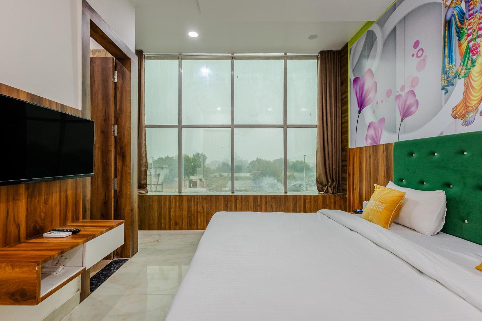 Lime Tree Hotel And Banquet Vrindāvan Exteriér fotografie