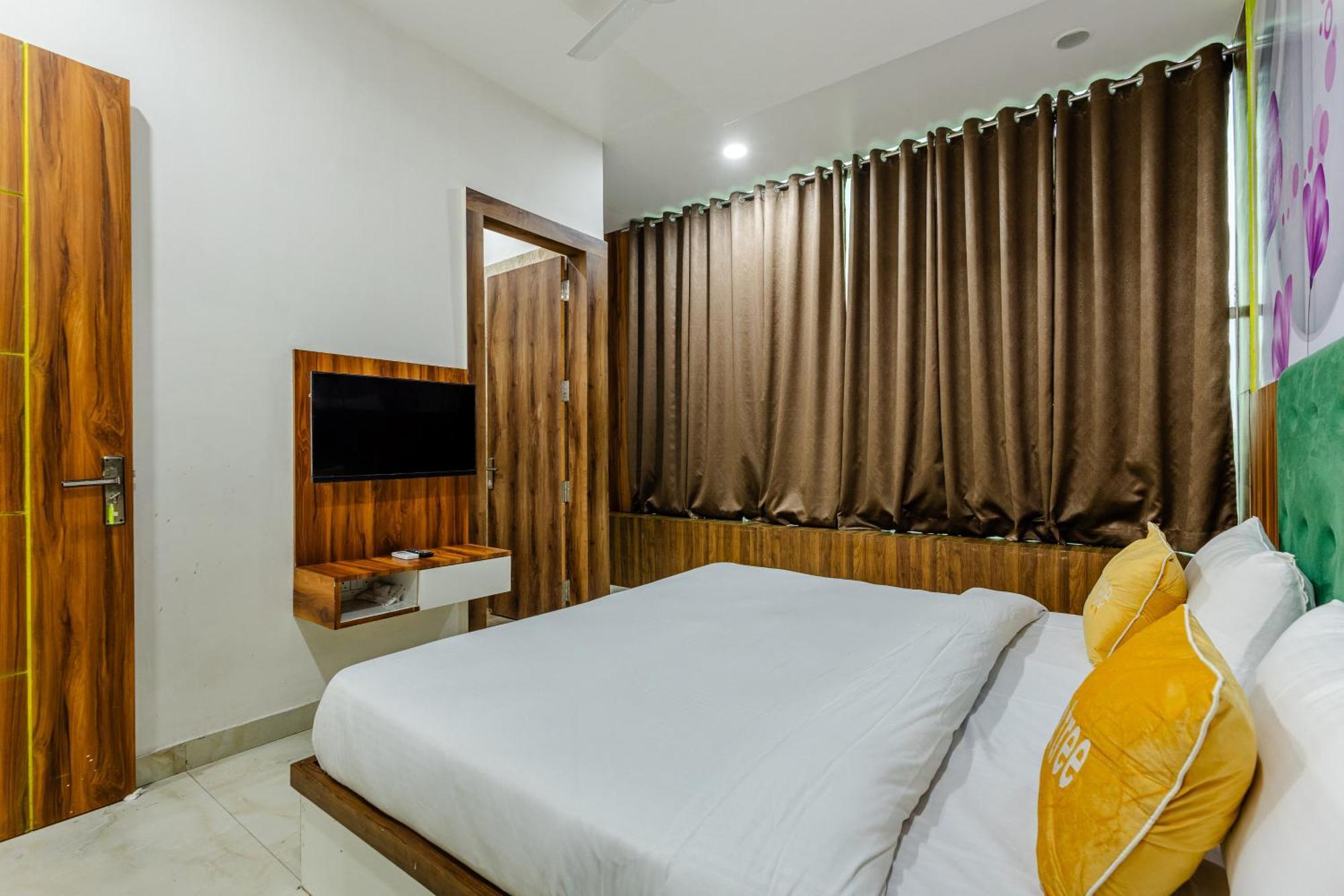Lime Tree Hotel And Banquet Vrindāvan Exteriér fotografie