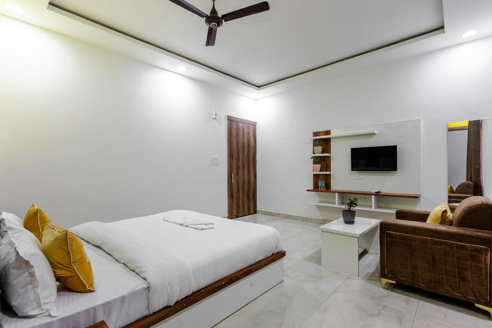 Lime Tree Hotel And Banquet Vrindāvan Exteriér fotografie